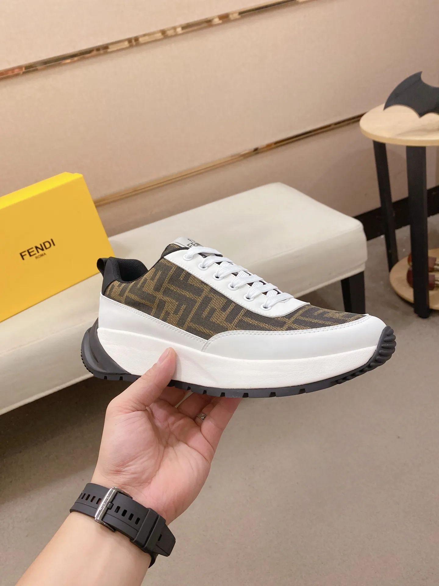 Factory price 442💰 (fendi) New high-top 👊🏻 upper 🇮🇹 imported cowhide fabric 🇩🇪 imported breathable mesh lining. The original outsole is molded to highlight the identity of every man, and the upper foot is elegant and stable🚶🏻🚶🏻The high-end custom counters reproduce the original version📯No matter the wind or rain, the shoe last remains unchanged and can withstand the verification of time🔍️,🔵 Size: 38-44
